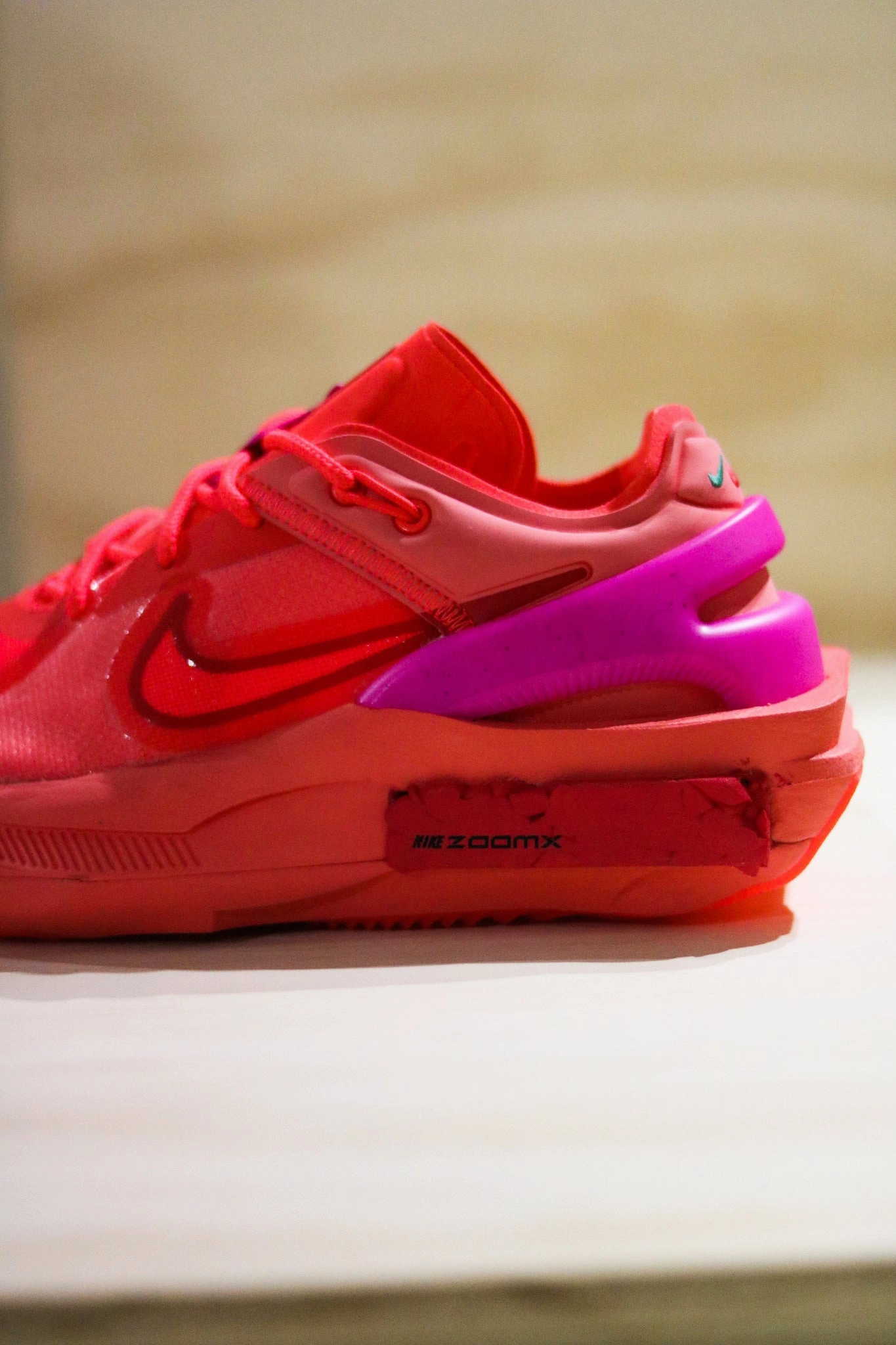 W NIKE FONTANKA EDGE BRIGHT CRIMSON