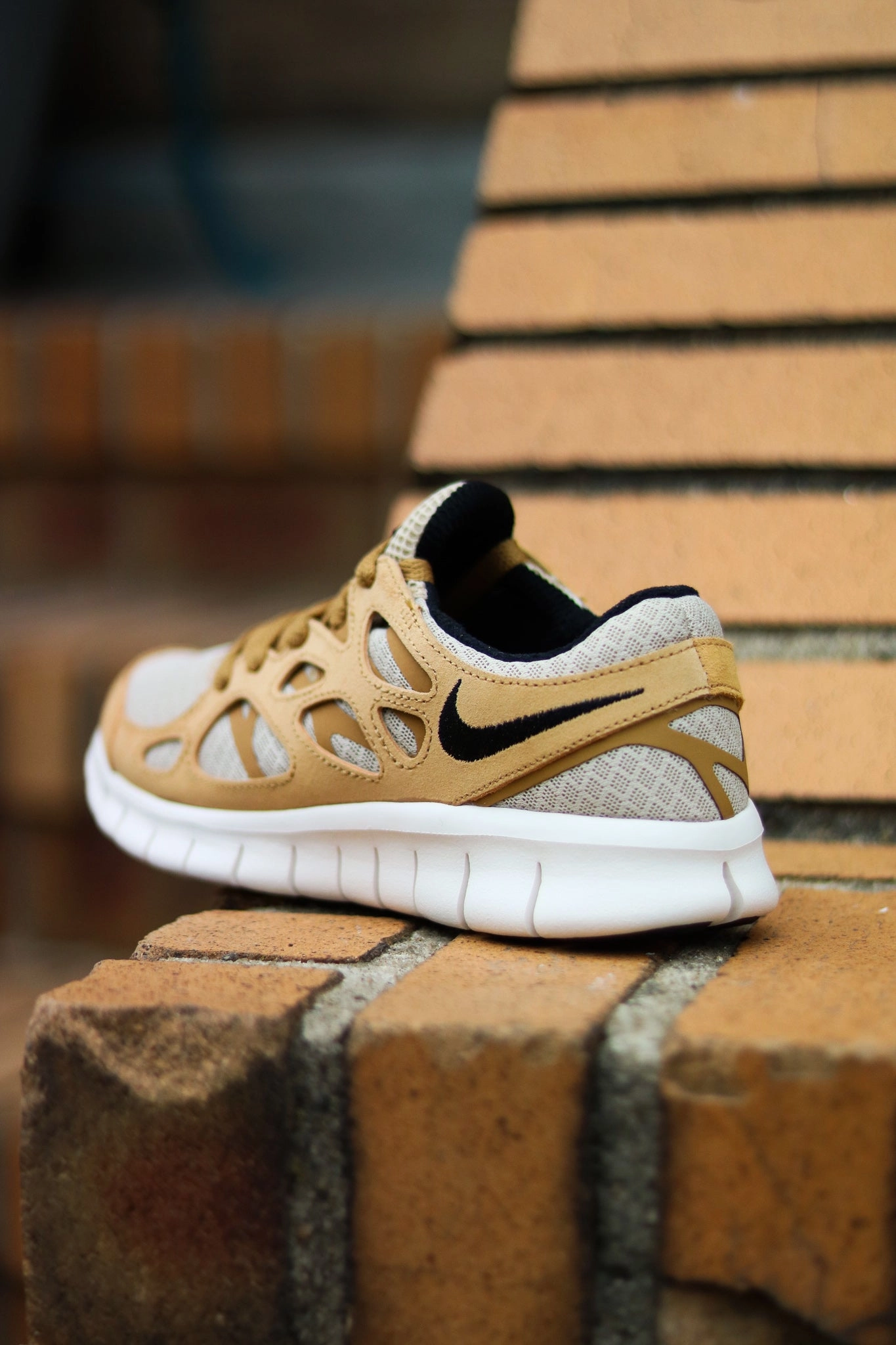 W NIKE FREE RUN 2 WHEAT/WINE