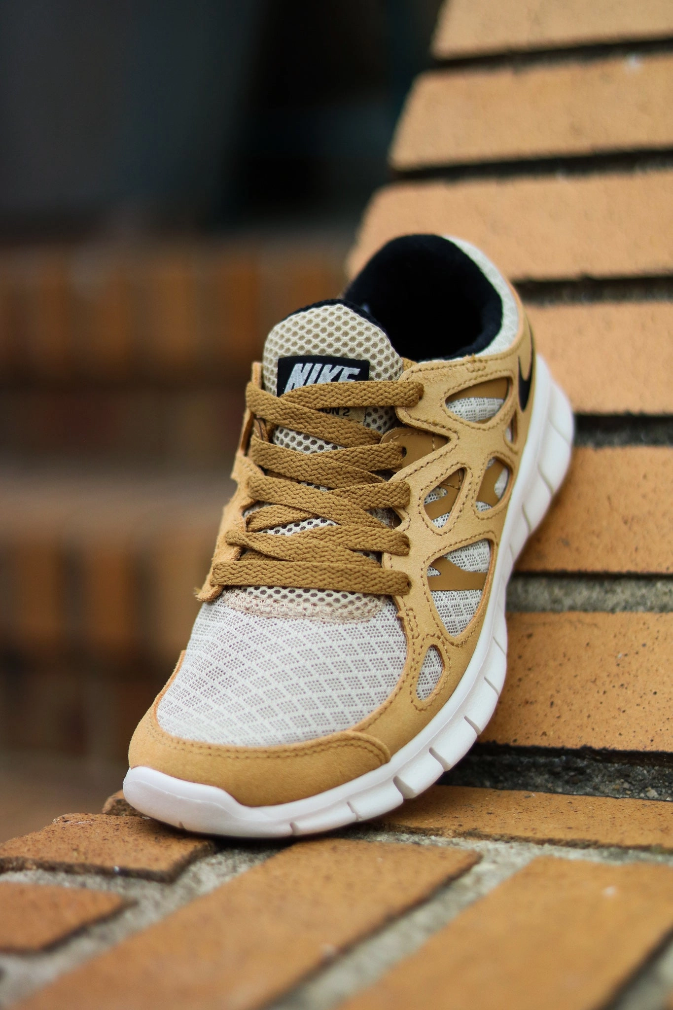 W NIKE FREE RUN 2 WHEAT/WINE