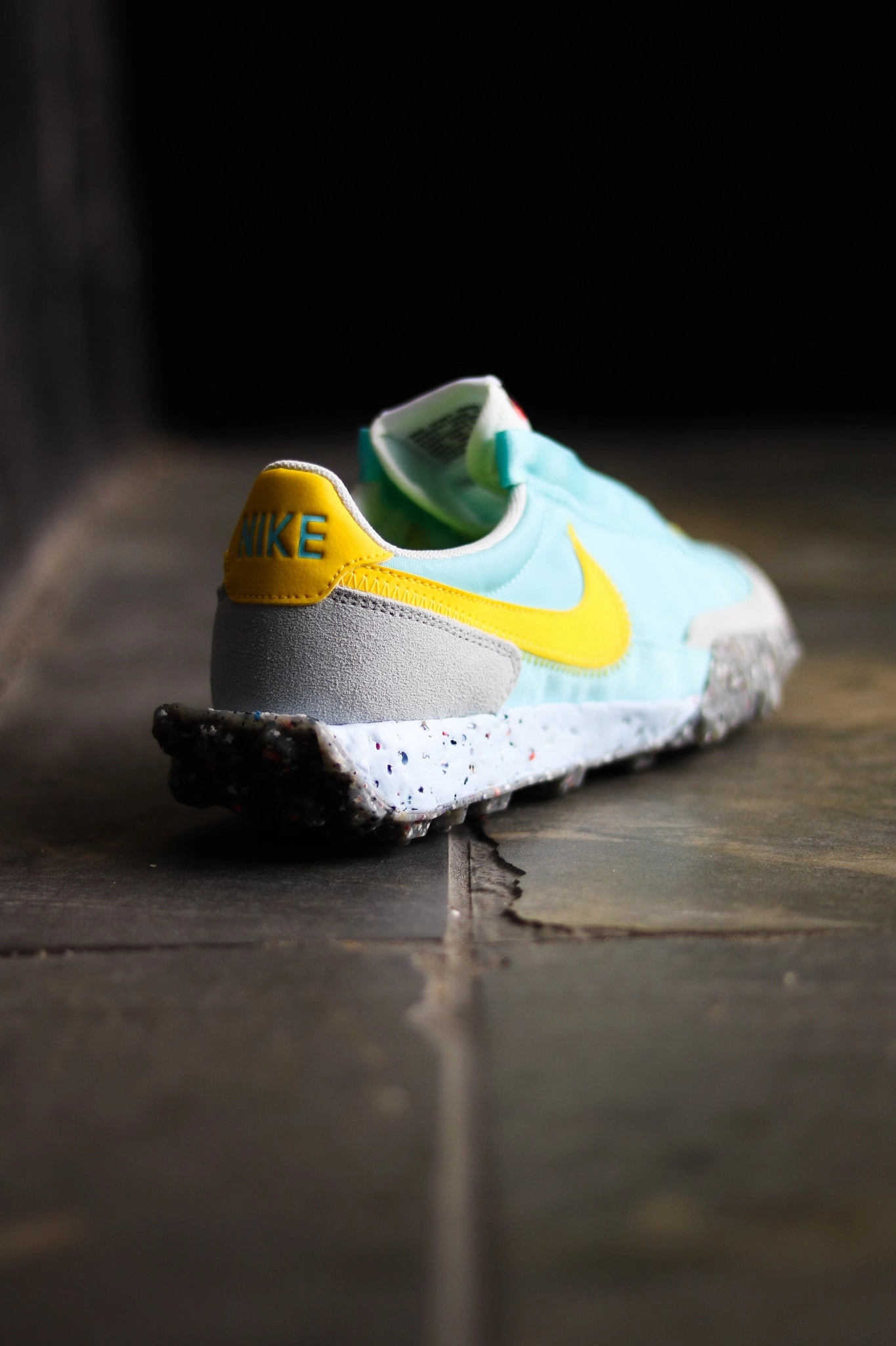 W NIKE WAFFLE RACER CRATER BLEACHED AQUA