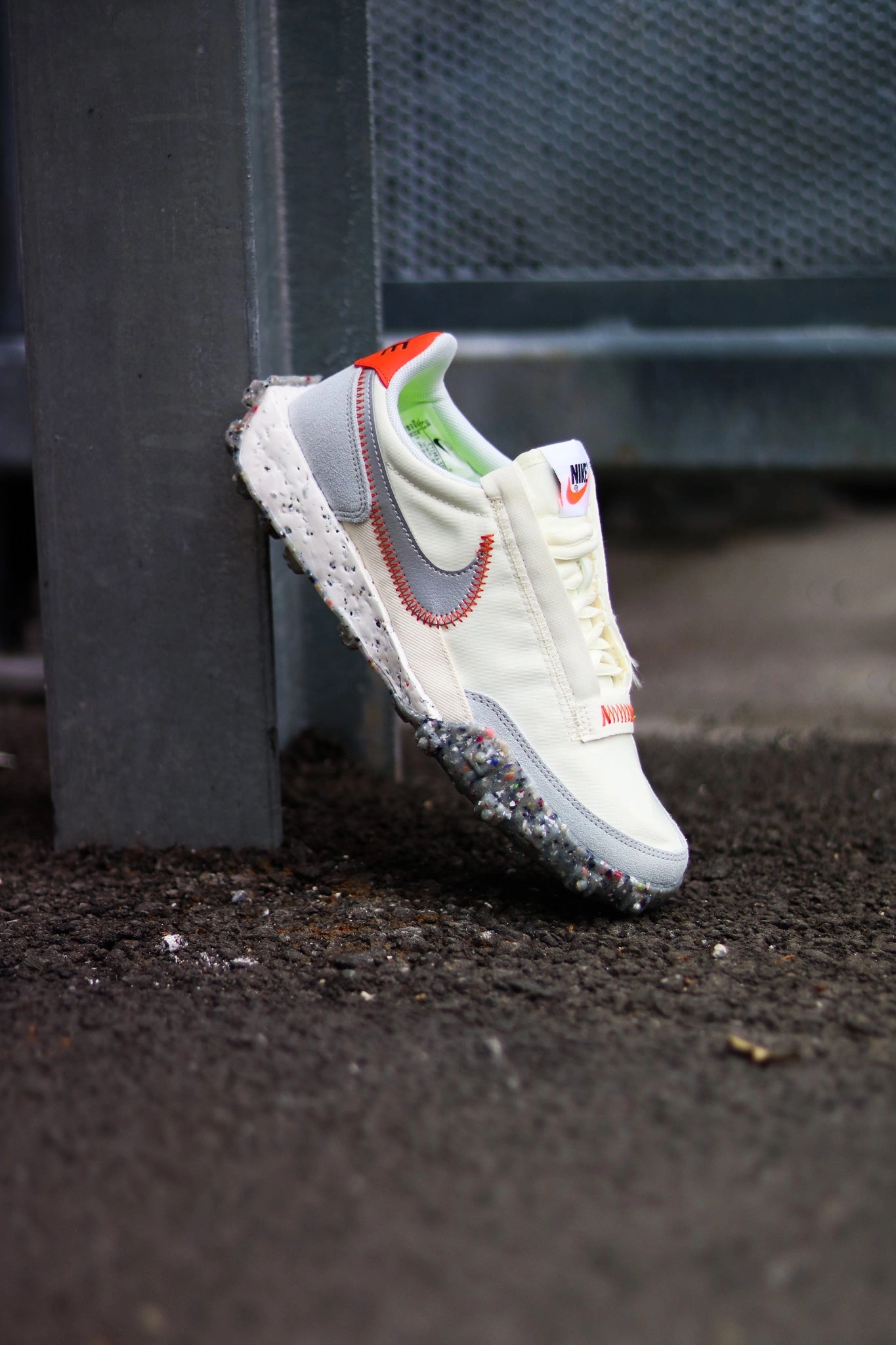W NIKE WAFFLE RACER CRATER COCONUT MILK/SILVER