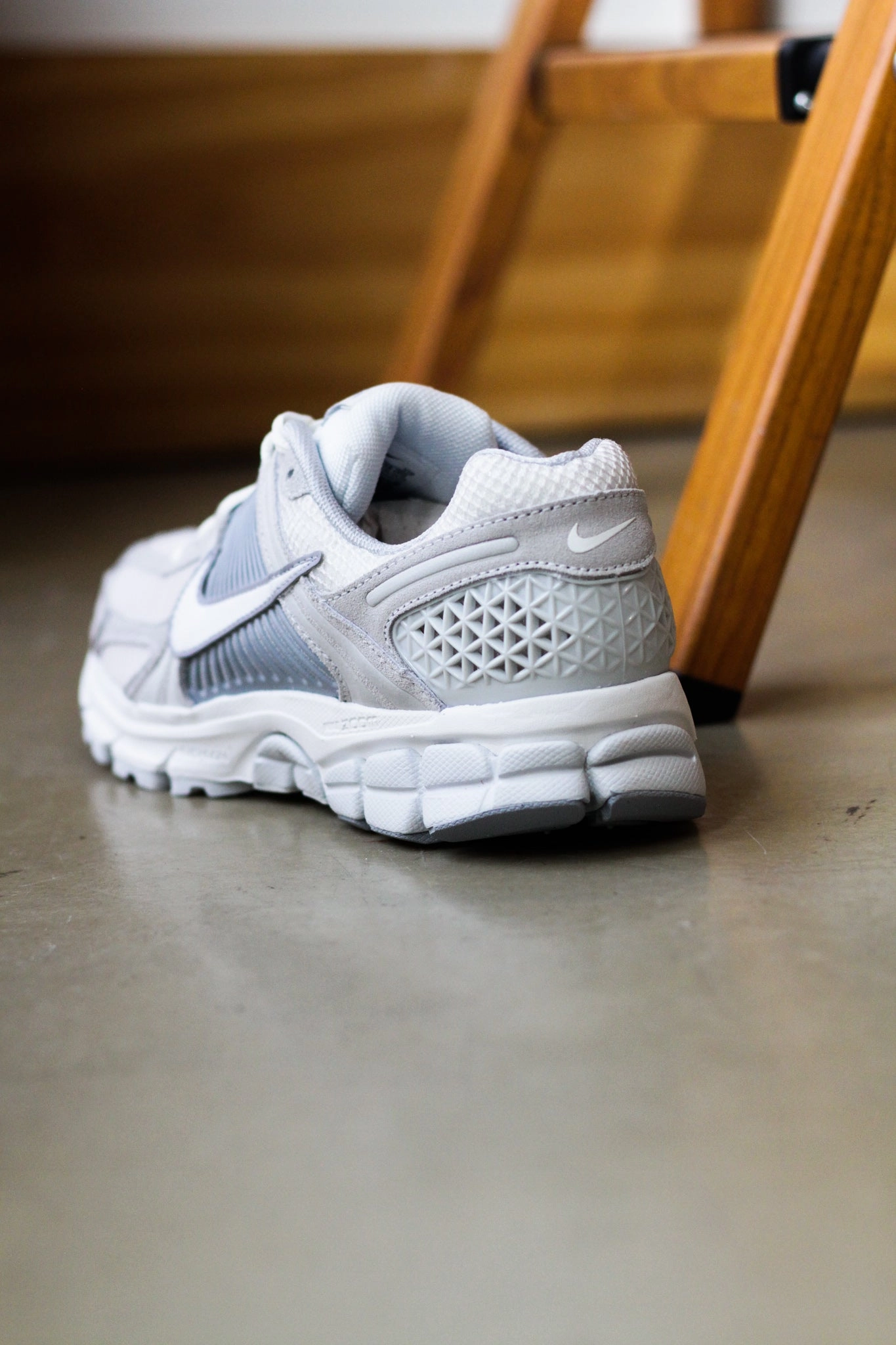 W NIKE ZOOM VOMERO 5 PURE PLATINUM/SUMMIT WHITE-PLATINUM TINT