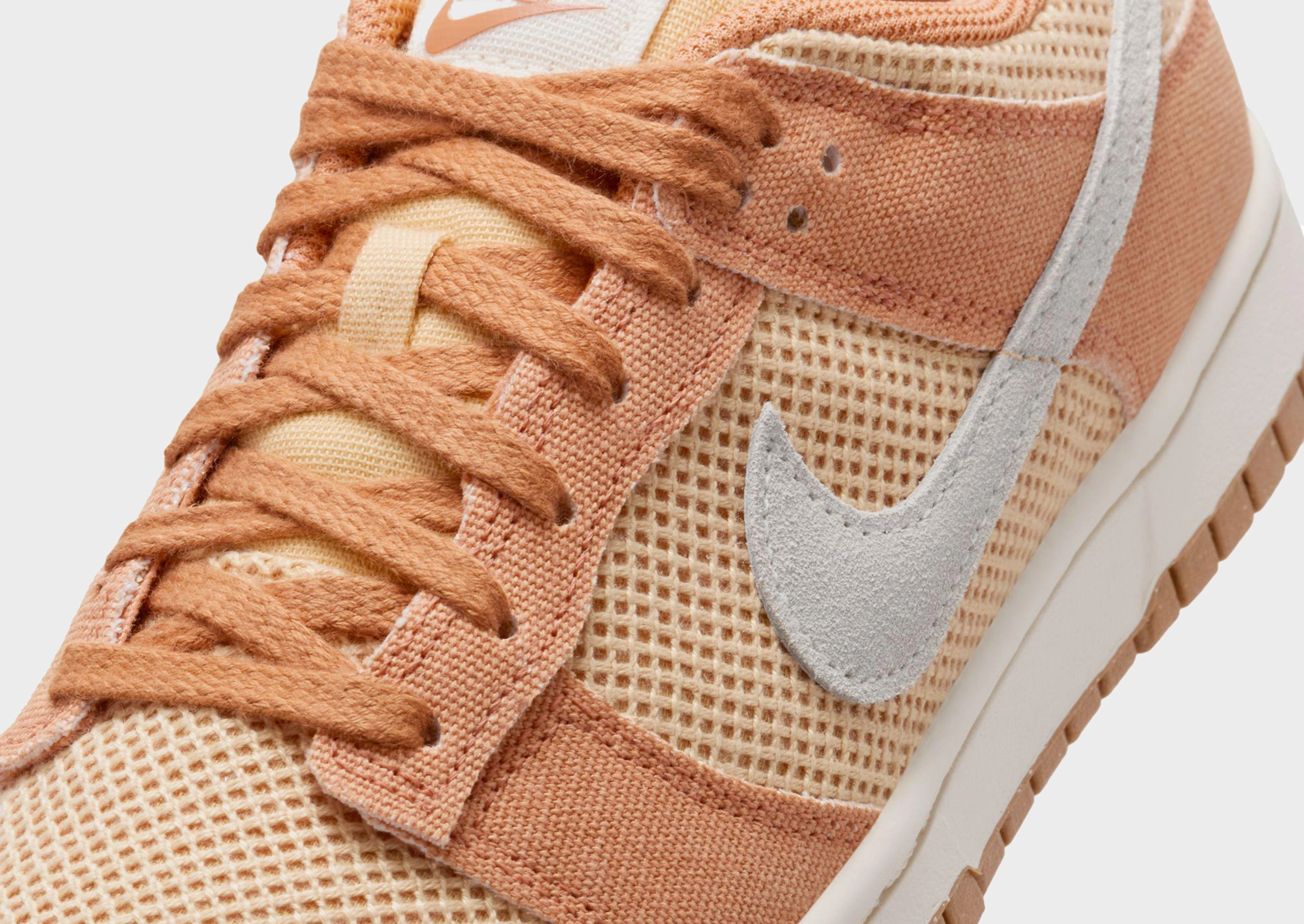 סניקרס Dunk Low SE Next Nature Amber Brown | נשים